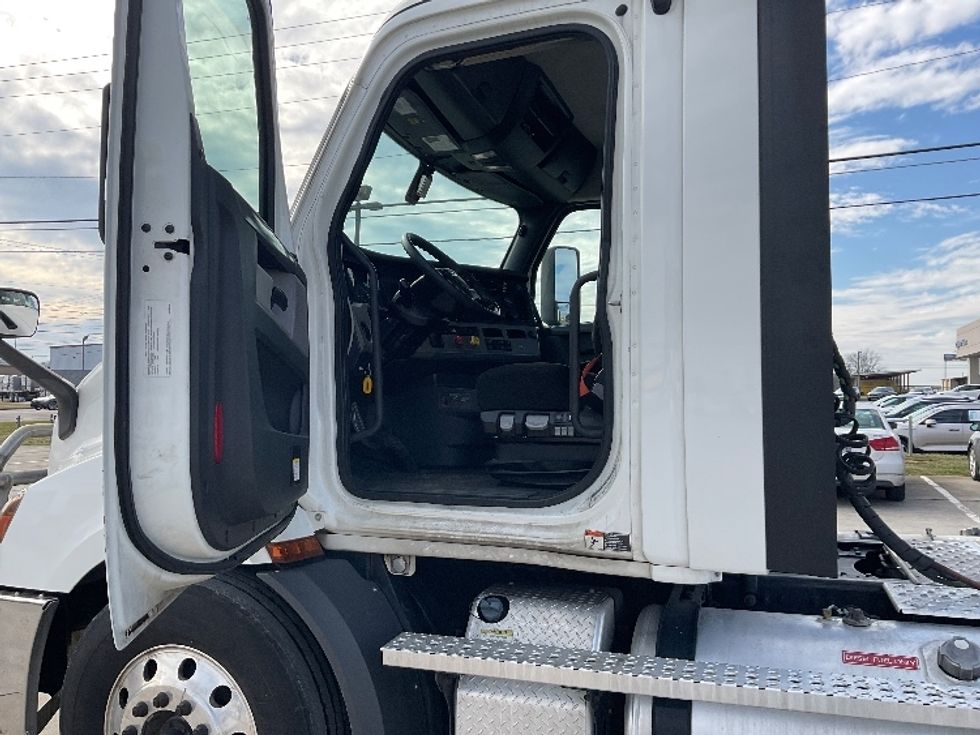 Day Cab Tractor-Heavy Duty Tractors-Freightliner-2020-T11642ST-Knoxville-TN-778,681\n\t\tmiles-$ 20,750 - Image 9