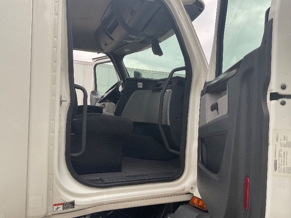 Day Cab Tractor-Heavy Duty Tractors-Freightliner-2020-T11642ST-La Porte-IN-172,746\n\t\tmiles-$ 47,250 - Image 12