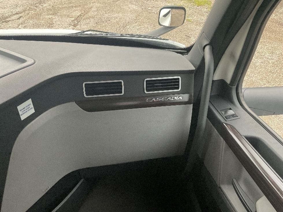 Day Cab Tractor-Heavy Duty Tractors-Freightliner-2020-T11642ST-La Porte-IN-172,746\n\t\tmiles-$ 47,250 - Image 13