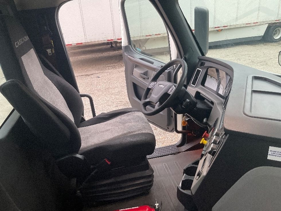 Day Cab Tractor-Heavy Duty Tractors-Freightliner-2020-T11642ST-La Porte-IN-172,746\n\t\tmiles-$ 47,250 - Image 14