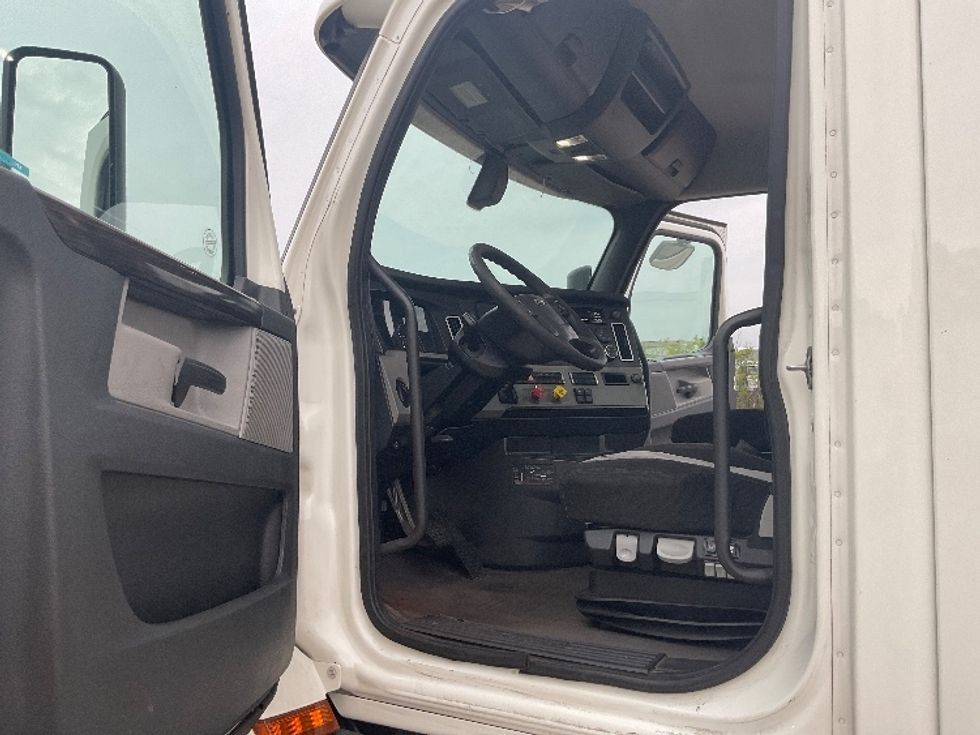 Day Cab Tractor-Heavy Duty Tractors-Freightliner-2020-T11642ST-La Porte-IN-172,746\n\t\tmiles-$ 47,250 - Image 9