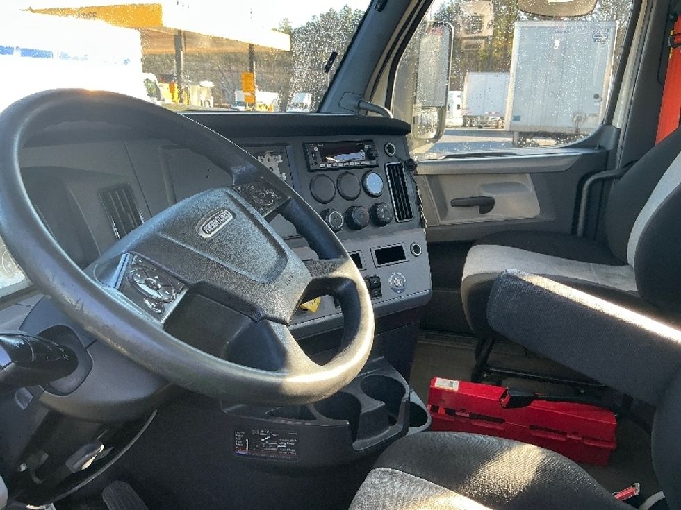 Day Cab Tractor-Heavy Duty Tractors-Freightliner-2020-T11642ST-Lithia Springs-GA-571,788\n\t\tmiles-$ 26,500 - Image 10