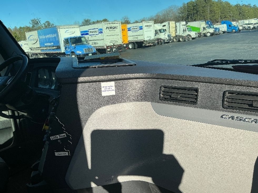 Day Cab Tractor-Heavy Duty Tractors-Freightliner-2020-T11642ST-Lithia Springs-GA-571,788\n\t\tmiles-$ 26,500 - Image 13