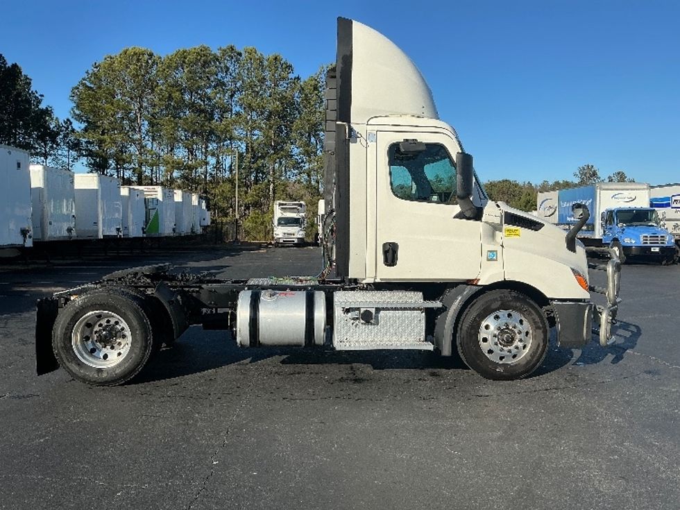 Day Cab Tractor-Heavy Duty Tractors-Freightliner-2020-T11642ST-Lithia Springs-GA-571,788\n\t\tmiles-$ 26,500 - Image 8