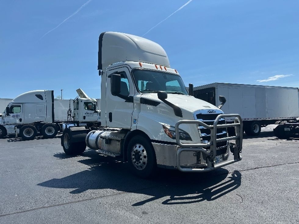 Day Cab Tractor-Heavy Duty Tractors-Freightliner-2020-T11642ST-Lithia Springs-GA-734,044\n\t\tmiles-$ 25,500 - Image 1