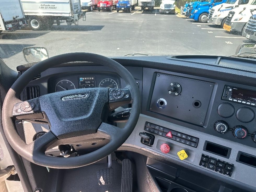 Day Cab Tractor-Heavy Duty Tractors-Freightliner-2020-T11642ST-Lithia Springs-GA-734,044\n\t\tmiles-$ 25,500 - Image 11