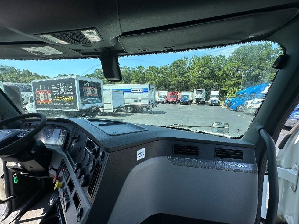 Day Cab Tractor-Heavy Duty Tractors-Freightliner-2020-T11642ST-Lithia Springs-GA-734,044\n\t\tmiles-$ 25,500 - Image 13