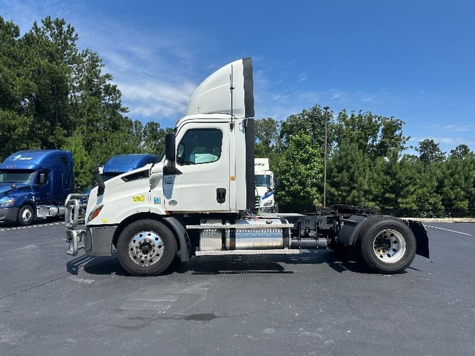 Day Cab Tractor-Heavy Duty Tractors-Freightliner-2020-T11642ST-Lithia Springs-GA-734,044\n\t\tmiles-$ 25,500 - Image 4
