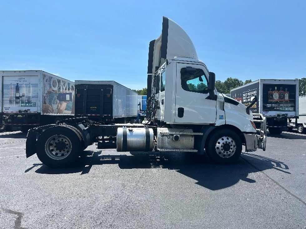 Day Cab Tractor-Heavy Duty Tractors-Freightliner-2020-T11642ST-Lithia Springs-GA-734,044\n\t\tmiles-$ 25,500 - Image 8