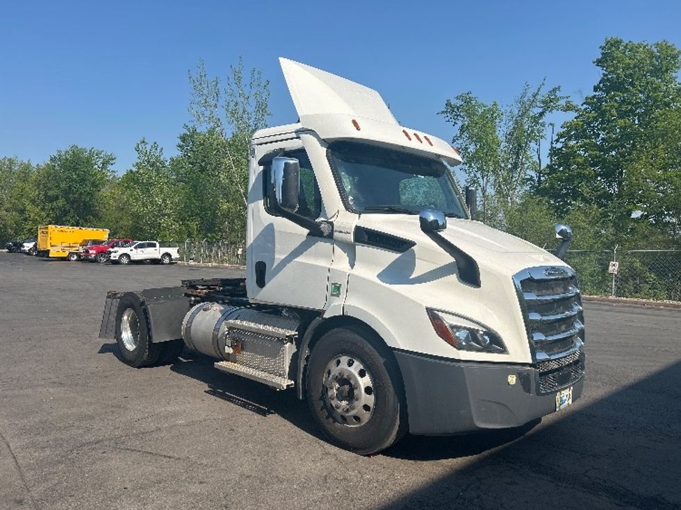 Day Cab Tractor-Heavy Duty Tractors-Freightliner-2020-T11642ST-Liverpool-NY-225,380\n\t\tmiles-$ 47,500 - Image 1
