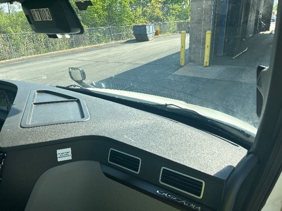 Day Cab Tractor-Heavy Duty Tractors-Freightliner-2020-T11642ST-Liverpool-NY-225,380\n\t\tmiles-$ 47,500 - Image 13