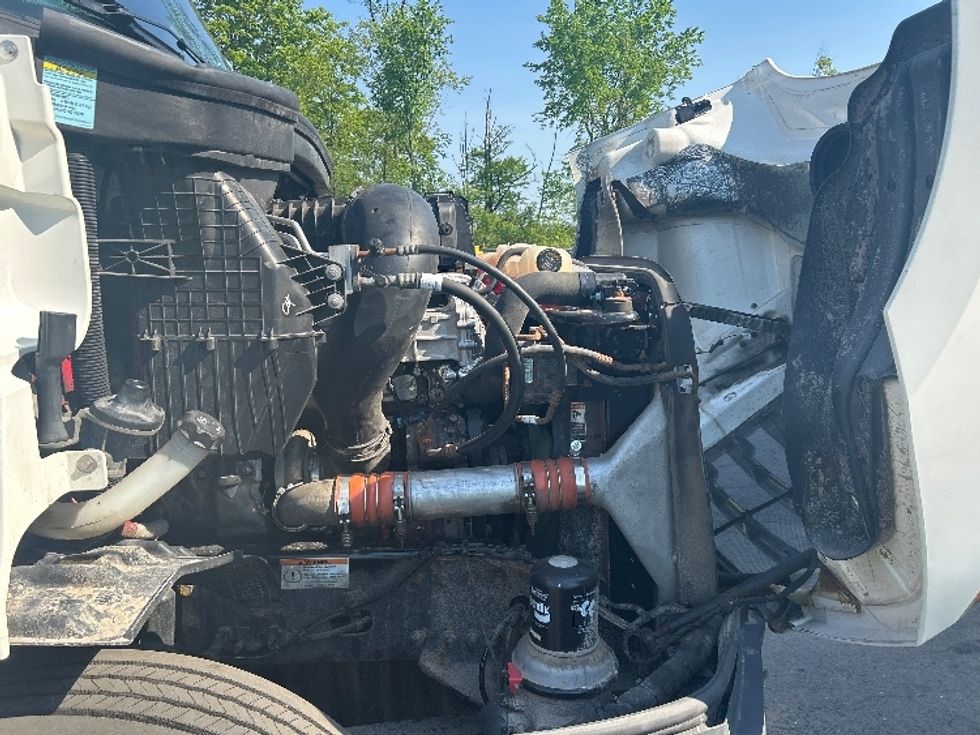 Day Cab Tractor-Heavy Duty Tractors-Freightliner-2020-T11642ST-Liverpool-NY-225,380\n\t\tmiles-$ 47,500 - Image 15