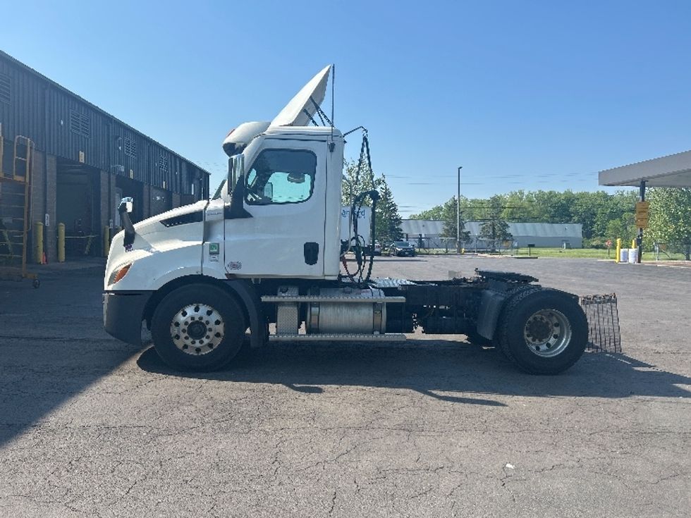 Day Cab Tractor-Heavy Duty Tractors-Freightliner-2020-T11642ST-Liverpool-NY-225,380\n\t\tmiles-$ 47,500 - Image 4