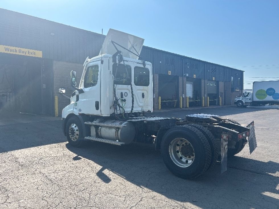 Day Cab Tractor-Heavy Duty Tractors-Freightliner-2020-T11642ST-Liverpool-NY-225,380\n\t\tmiles-$ 47,500 - Image 5