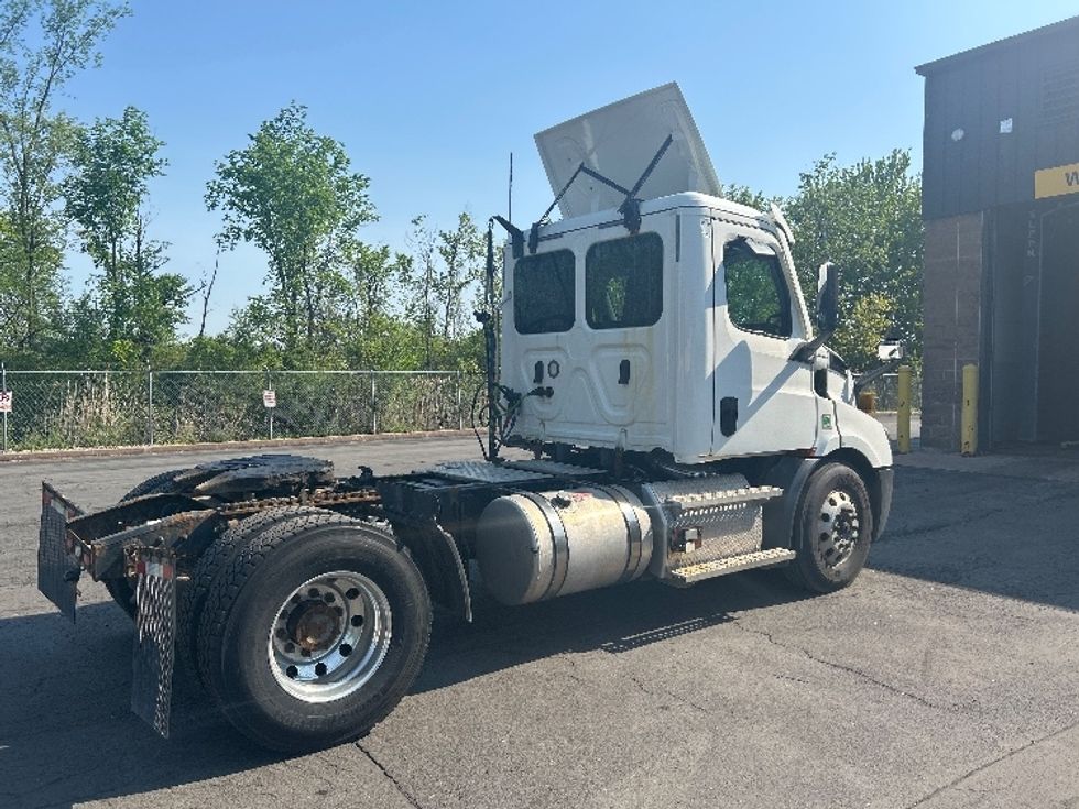 Day Cab Tractor-Heavy Duty Tractors-Freightliner-2020-T11642ST-Liverpool-NY-225,380\n\t\tmiles-$ 47,500 - Image 7