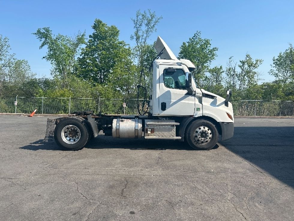 Day Cab Tractor-Heavy Duty Tractors-Freightliner-2020-T11642ST-Liverpool-NY-225,380\n\t\tmiles-$ 47,500 - Image 8