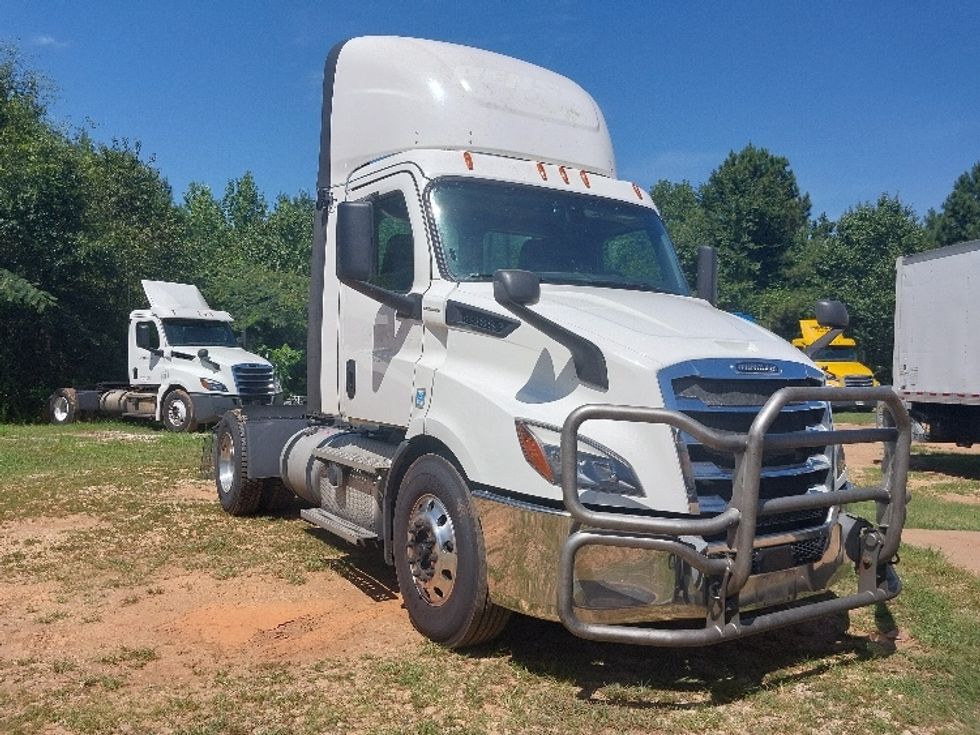 Day Cab Tractor-Heavy Duty Tractors-Freightliner-2020-T11642ST-Mcdonough-GA-729,446\n\t\tmiles-$ 25,500 - Image 1