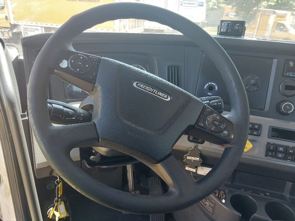 Day Cab Tractor-Heavy Duty Tractors-Freightliner-2020-T11642ST-Mcdonough-GA-729,446\n\t\tmiles-$ 25,500 - Image 11