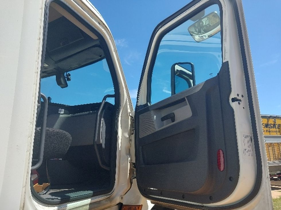 Day Cab Tractor-Heavy Duty Tractors-Freightliner-2020-T11642ST-Mcdonough-GA-729,446\n\t\tmiles-$ 25,500 - Image 12