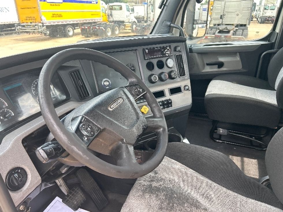 Day Cab Tractor-Heavy Duty Tractors-Freightliner-2020-T11642ST-Memphis-TN-567,818\n\t\tmiles-$ 30,500 - Image 10