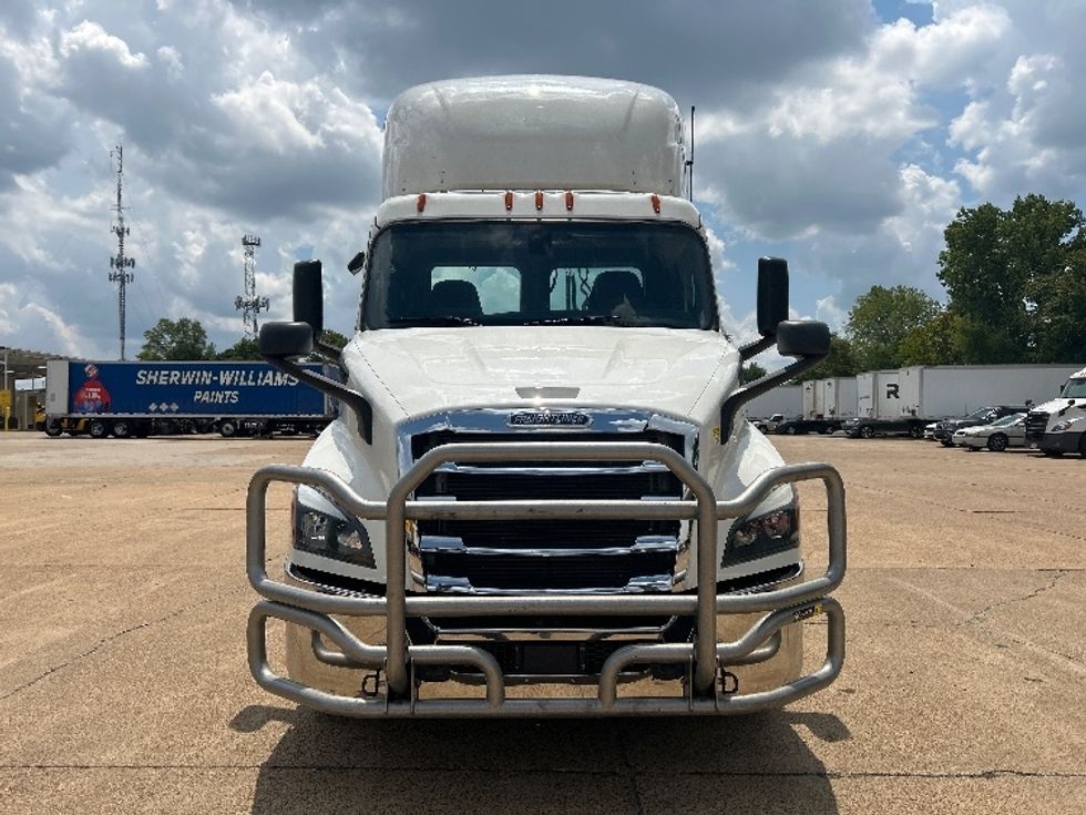Day Cab Tractor-Heavy Duty Tractors-Freightliner-2020-T11642ST-Memphis-TN-567,818\n\t\tmiles-$ 30,500 - Image 2