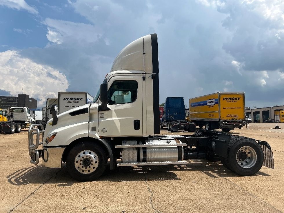 Day Cab Tractor-Heavy Duty Tractors-Freightliner-2020-T11642ST-Memphis-TN-567,818\n\t\tmiles-$ 30,500 - Image 4