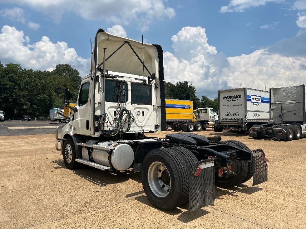 Day Cab Tractor-Heavy Duty Tractors-Freightliner-2020-T11642ST-Memphis-TN-567,818\n\t\tmiles-$ 30,500 - Image 5