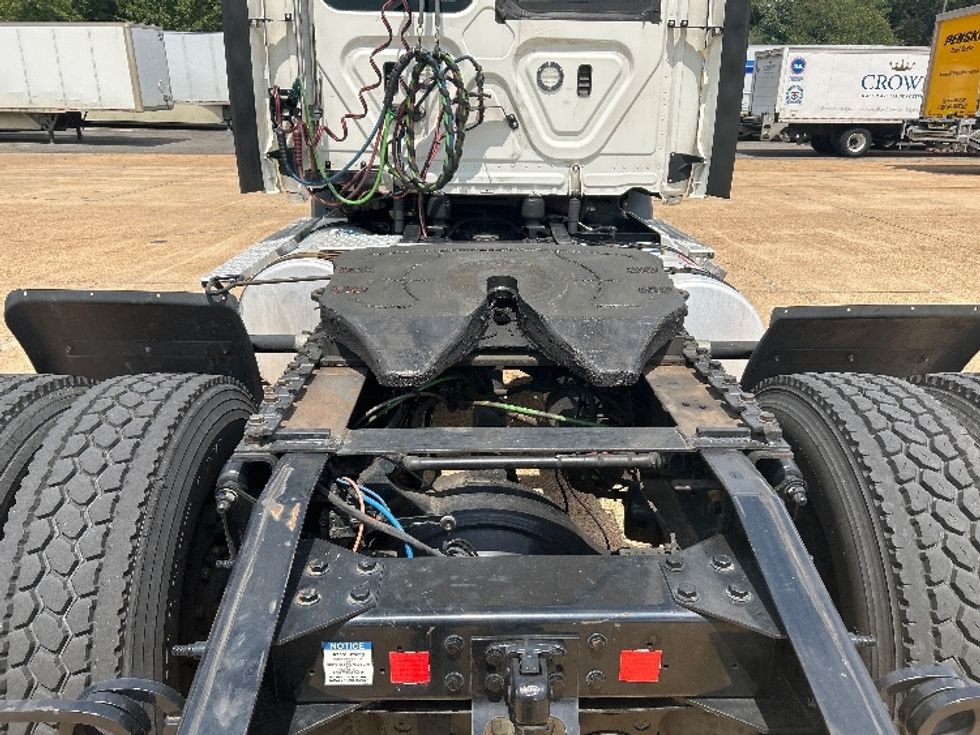 Day Cab Tractor-Heavy Duty Tractors-Freightliner-2020-T11642ST-Memphis-TN-567,818\n\t\tmiles-$ 30,500 - Image 6