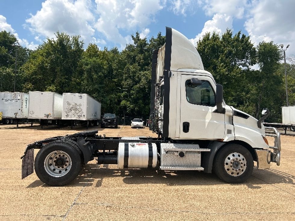 Day Cab Tractor-Heavy Duty Tractors-Freightliner-2020-T11642ST-Memphis-TN-567,818\n\t\tmiles-$ 30,500 - Image 8