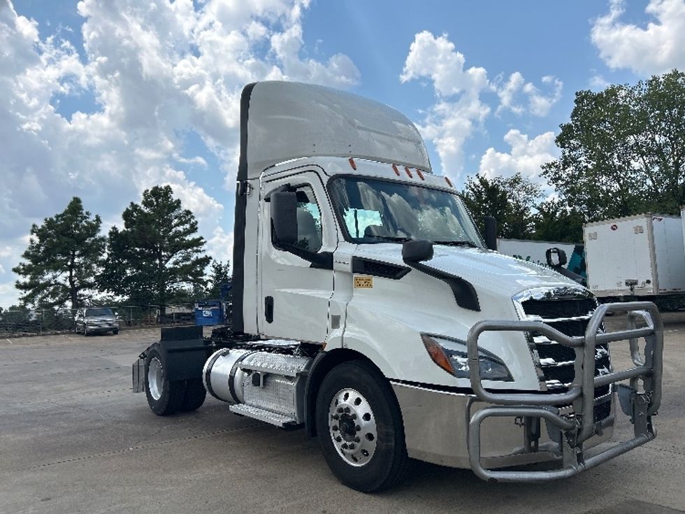 Day Cab Tractor-Heavy Duty Tractors-Freightliner-2020-T11642ST-Memphis-TN-570,946\n\t\tmiles-$ 30,250 - Image 1