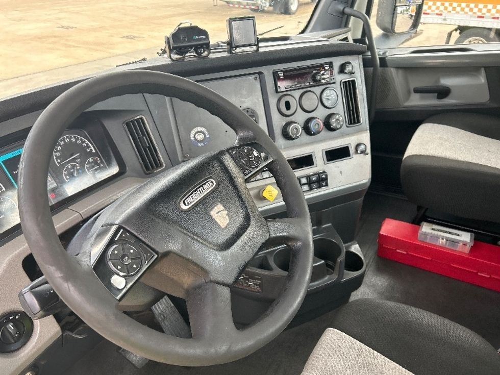 Day Cab Tractor-Heavy Duty Tractors-Freightliner-2020-T11642ST-Memphis-TN-570,946\n\t\tmiles-$ 30,250 - Image 10