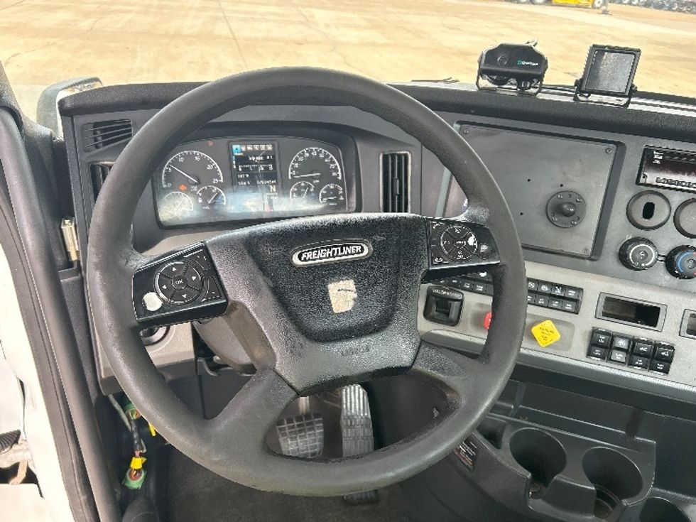 Day Cab Tractor-Heavy Duty Tractors-Freightliner-2020-T11642ST-Memphis-TN-570,946\n\t\tmiles-$ 30,250 - Image 11
