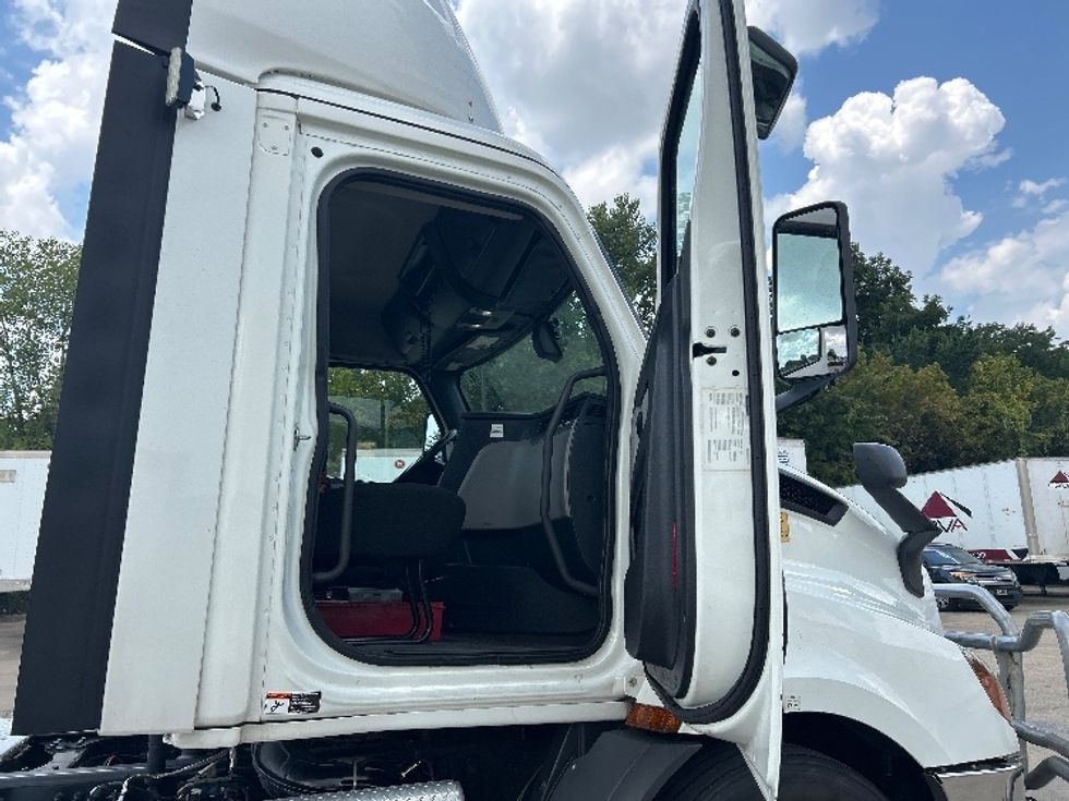 Day Cab Tractor-Heavy Duty Tractors-Freightliner-2020-T11642ST-Memphis-TN-570,946\n\t\tmiles-$ 30,250 - Image 12