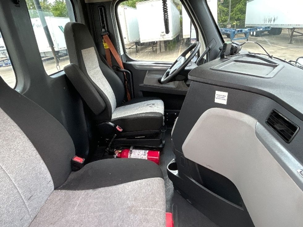 Day Cab Tractor-Heavy Duty Tractors-Freightliner-2020-T11642ST-Memphis-TN-570,946\n\t\tmiles-$ 30,250 - Image 14