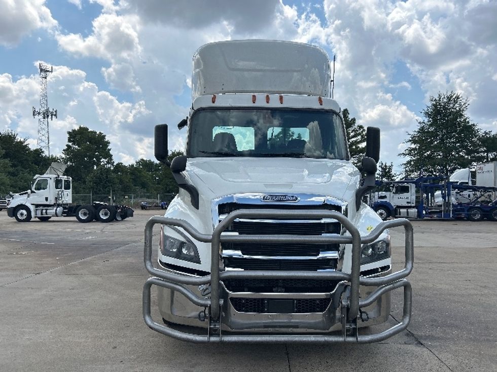 Day Cab Tractor-Heavy Duty Tractors-Freightliner-2020-T11642ST-Memphis-TN-570,946\n\t\tmiles-$ 30,250 - Image 2