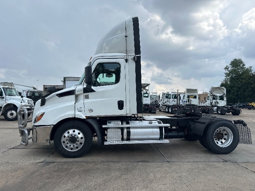 Day Cab Tractor-Heavy Duty Tractors-Freightliner-2020-T11642ST-Memphis-TN-570,946\n\t\tmiles-$ 30,250 - Image 4