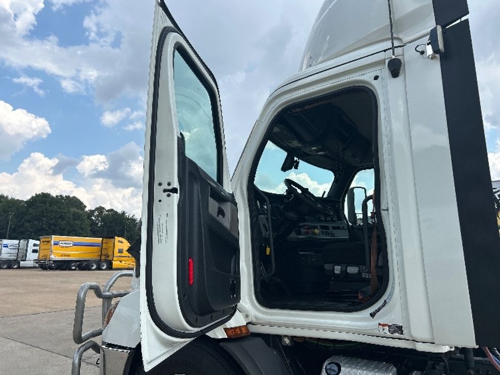 Day Cab Tractor-Heavy Duty Tractors-Freightliner-2020-T11642ST-Memphis-TN-570,946\n\t\tmiles-$ 30,250 - Image 9