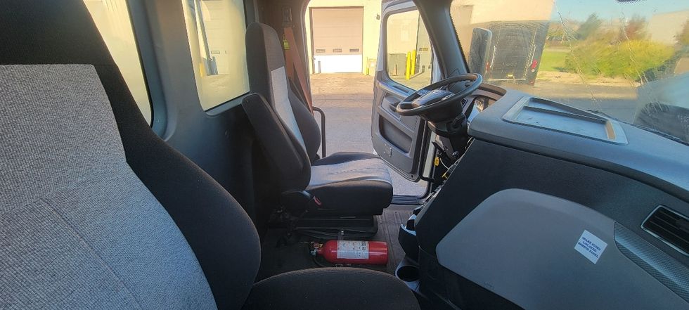 Day Cab Tractor-Heavy Duty Tractors-Freightliner-2020-T11642ST-Middlefield-OH-436,938\n\t\tmiles-$ 50,000 - Image 13