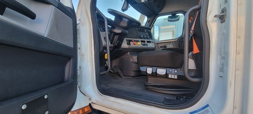 Day Cab Tractor-Heavy Duty Tractors-Freightliner-2020-T11642ST-Middlefield-OH-436,938\n\t\tmiles-$ 50,000 - Image 9