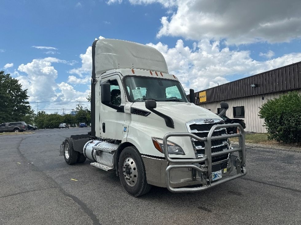 Day Cab Tractor-Heavy Duty Tractors-Freightliner-2020-T11642ST-Nashville (Mount Juliet)-TN-479,412\n\t\tmiles-$ 37,500 - Image 1