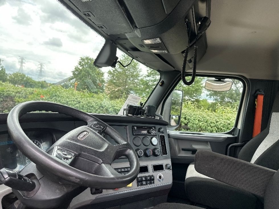 Day Cab Tractor-Heavy Duty Tractors-Freightliner-2020-T11642ST-Nashville (Mount Juliet)-TN-479,412\n\t\tmiles-$ 37,500 - Image 10