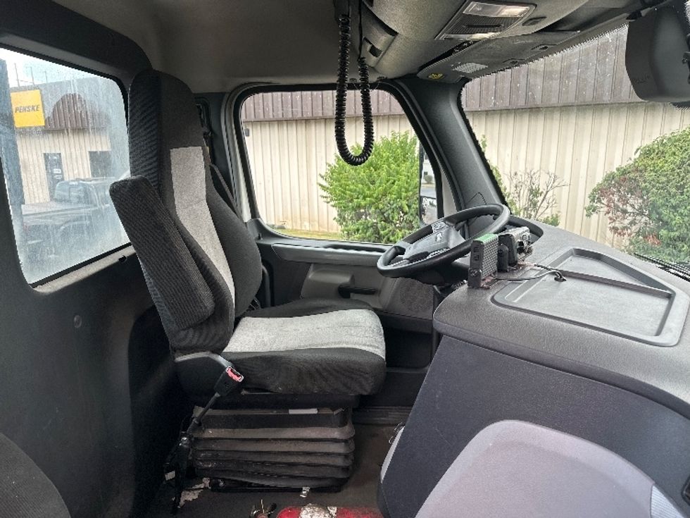 Day Cab Tractor-Heavy Duty Tractors-Freightliner-2020-T11642ST-Nashville (Mount Juliet)-TN-479,412\n\t\tmiles-$ 37,500 - Image 14