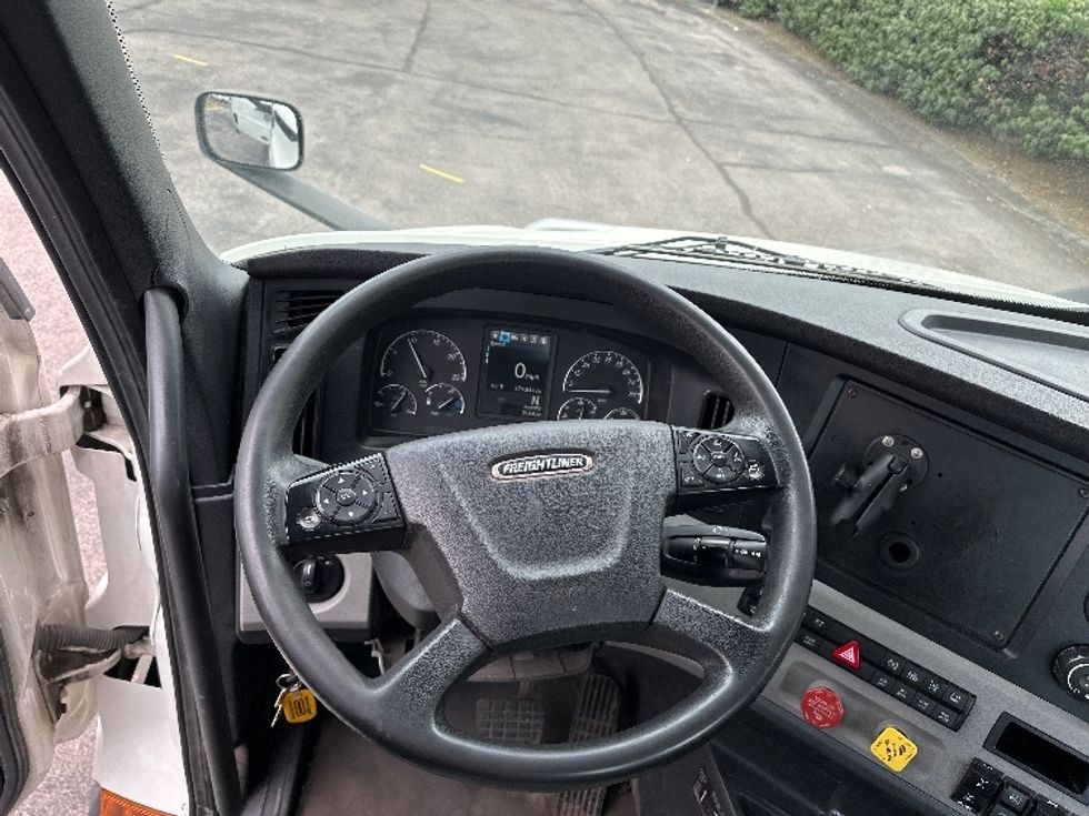 Day Cab Tractor-Heavy Duty Tractors-Freightliner-2020-T11642ST-Nashville (Mount Juliet)-TN-479,412\n\t\tmiles-$ 37,500 - Image 11