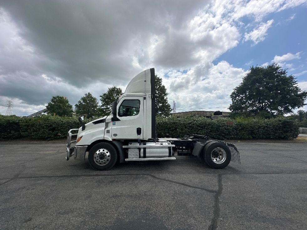 Day Cab Tractor-Heavy Duty Tractors-Freightliner-2020-T11642ST-Nashville (Mount Juliet)-TN-479,412\n\t\tmiles-$ 37,500 - Image 4