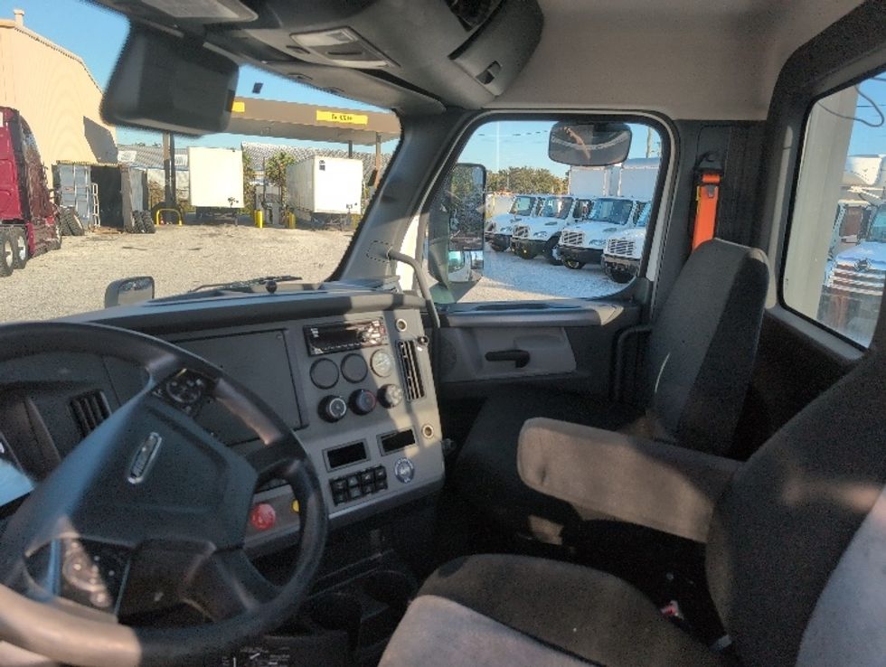 Day Cab Tractor-Heavy Duty Tractors-Freightliner-2020-T11642ST-Ocala-FL-653,257\n\t\tmiles-$ 24,000 - Image 10