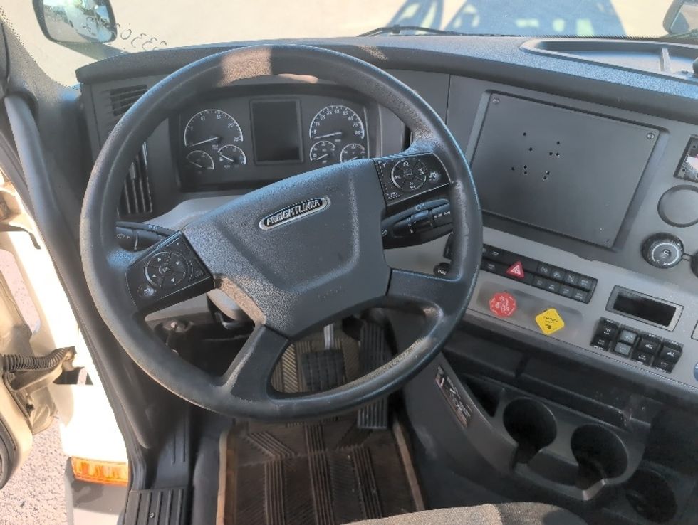 Day Cab Tractor-Heavy Duty Tractors-Freightliner-2020-T11642ST-Ocala-FL-653,257\n\t\tmiles-$ 24,000 - Image 11