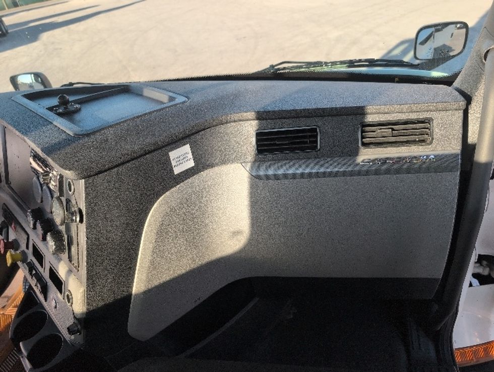 Day Cab Tractor-Heavy Duty Tractors-Freightliner-2020-T11642ST-Ocala-FL-653,257\n\t\tmiles-$ 24,000 - Image 13