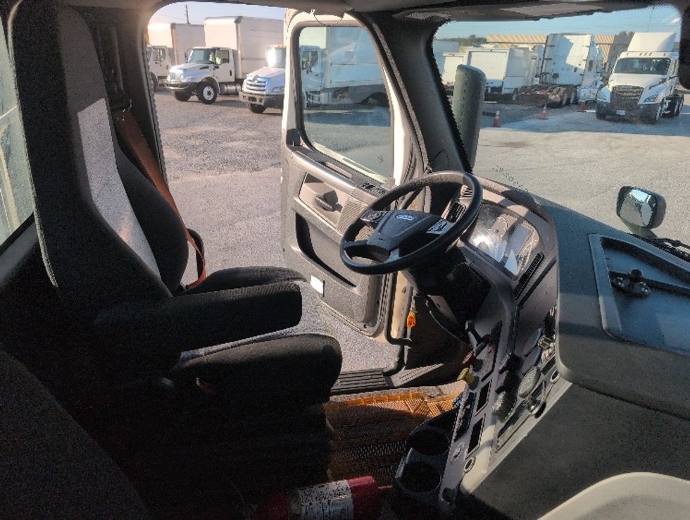 Day Cab Tractor-Heavy Duty Tractors-Freightliner-2020-T11642ST-Ocala-FL-653,257\n\t\tmiles-$ 24,000 - Image 14