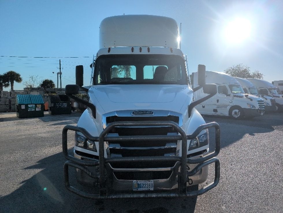 Day Cab Tractor-Heavy Duty Tractors-Freightliner-2020-T11642ST-Ocala-FL-653,257\n\t\tmiles-$ 24,000 - Image 2