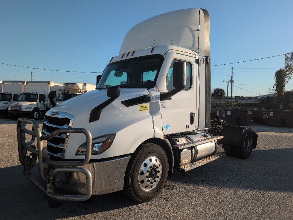 Day Cab Tractor-Heavy Duty Tractors-Freightliner-2020-T11642ST-Ocala-FL-653,257\n\t\tmiles-$ 24,000 - Image 3